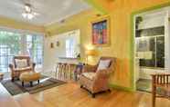 Common Space 2 Key Lime Pie by Avantstay Ideal Location w/ Splash Pool & Out Door Dining Month Long Stays Only