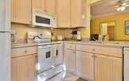 Bedroom 6 Key Lime Pie by Avantstay Ideal Location w/ Splash Pool & Out Door Dining Month Long Stays Only