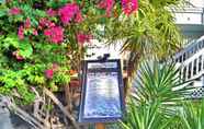 Exterior 3 Conch Adventure by Avantstay Great Location w/ Patio, Outdoor Dining and Shared Pool! Week Long Stays