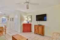 Lobby A Little Slice Of Paradise by Avantstay Communal Pool, Screened in Porch, Great Location! Month Long Stays