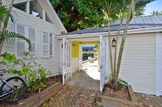 Exterior 4 Ibis by Avantstay Close to Duval Street w/ Shared Pool Month Long Stays Only