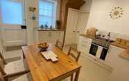 Phòng ngủ 5 Stunning Apartment in Newburgh, Scotland, Sleeps 4