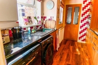 Lobi Beautiful 2-bed House in Sunderland