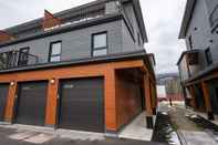 Exterior Niska’s Den by Revelstoke Vacations