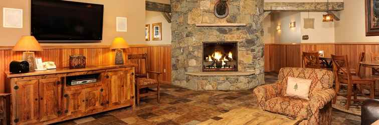 Lobby Jackpine & Black Bear Condos