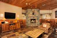 Lobby Jackpine & Black Bear Condos