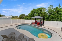 Swimming Pool The Cozy Cottage