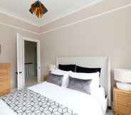 Bedroom 5 The West Ealing Escape - Glamorous 4bdr House With Patio