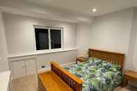 Bilik Tidur Remarkable 7 Bedroom Family House in Farnborough