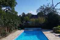 Swimming Pool Remarkable 7 Bedroom Family House in Farnborough