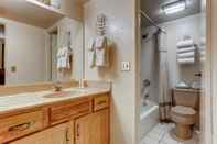 In-room Bathroom Lifthouse Lodge Studio Condo in Vail Lionshead Village