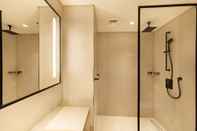 In-room Bathroom Maison Privee - Marquise Square - 1014