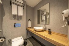 Bilik Mandi dalam Bilik Comfy Suite Close to Beach in Bodrum