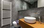ห้องน้ำภายในห้อง 6 Phaedrus Living: Luxury Penthouse Ploutarchou
