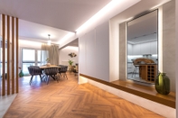 Functional Hall Phaedrus Living: Luxury Penthouse Ploutarchou