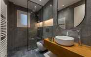 ห้องน้ำภายในห้อง 7 Phaedrus Living: Luxury Penthouse Ploutarchou
