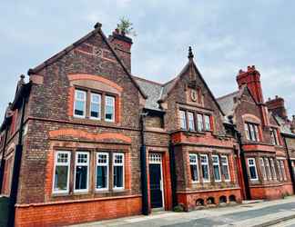 Exterior 2 The Anfield Hotel