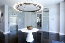 Lobi Dream Suites at River East