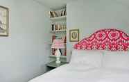 ห้องนอน 2 Delightful Apartment in Brackenbury Village Near Hammersmith by UnderTheDoormat