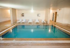 スイミングプール 7 Flat Near Beach in Didim With Shared Pool