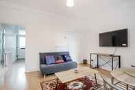 Ruang untuk Umum Impeccable and Welcoming 3-bed House in London