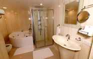 In-room Bathroom 4 The White Hotel Katra, A Member Of Radisson Individuals