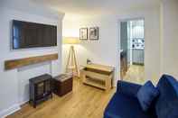 Common Space Host Stay Clinker Cottage