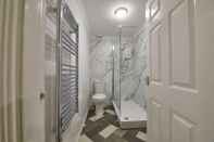 In-room Bathroom Host Stay Chapel Race - Slit Wood