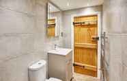 Toilet Kamar 6 Host Stay Eden Cottage