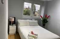 Bedroom 3 Bed Flat, Dedicated Workspace, Parking, 4KTV