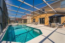 Kolam Renang Daniel s Solana House