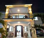 Bangunan 2 Gorgeous Spacious Property in Prime Beach Location