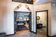 Lobby Mountain Gateway by Revelstoke Vacations