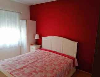 Bedroom 2 Cosy 1-bed Apartment Good Amenities in Seixal