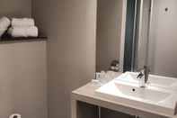 In-room Bathroom Hotel La Pomme d'Or