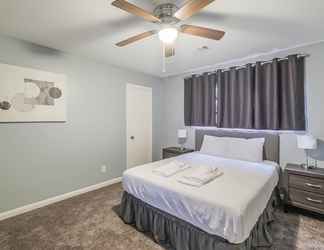 Lainnya 2 The Locals in SW Houston, Sleeps 9, Work-cation, King Bd, Pet, High Speed Wifi