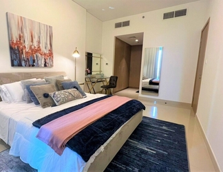 Bedroom 2 Luxurious Waterfront Apartment in Dubai Creek