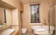 In-room Bathroom 5 The Angel Place Hideaway - Fair 4bdr House With Terrace