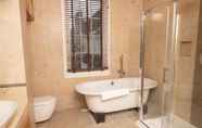 In-room Bathroom 4 The Angel Place Hideaway - Fair 4bdr House With Terrace