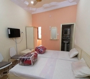 Bedroom 5 Zam Zam Hotel & Guest House Mirpurkhas