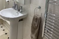 In-room Bathroom Charming 1-bed Apartment in Ventnor