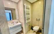Phòng tắm bên trong 5 NEW Bright and Luxurious 2bds in Rd Malaga B10