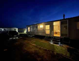 Bangunan 2 Impeccable 4-bed Caravan in Clacton-on-sea