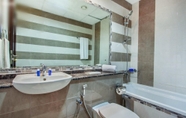 In-room Bathroom 6 Elegant Apt In Al Barsha South