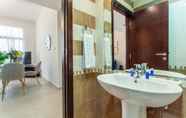 Toilet Kamar 4 Elegant Apt In Al Barsha South