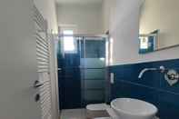 In-room Bathroom San Zeno Di Montagna 1 Lake View & Garden