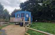 Exterior 6 Large Shepherds Hut - Riverview