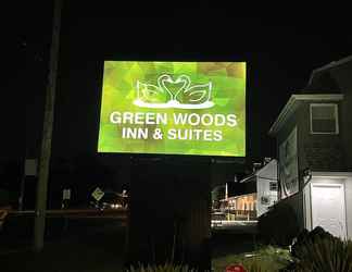 ภายนอกอาคาร 2 Greenwoods Inn & Suites