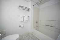 In-room Bathroom Greenwoods Inn & Suites