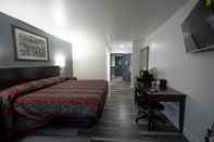 Bedroom Greenwoods Inn & Suites
